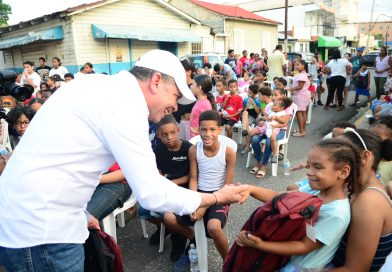 Secretario General del PRSC lleva útiles escolares a familias vulnerables de Santiago Secretario General del PRSC lleva útiles escolares a familias vulnerables de Santiago
