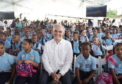 Más de 2.6 millones de estudiantes regresan a las aulas para el año escolar 2026-2027