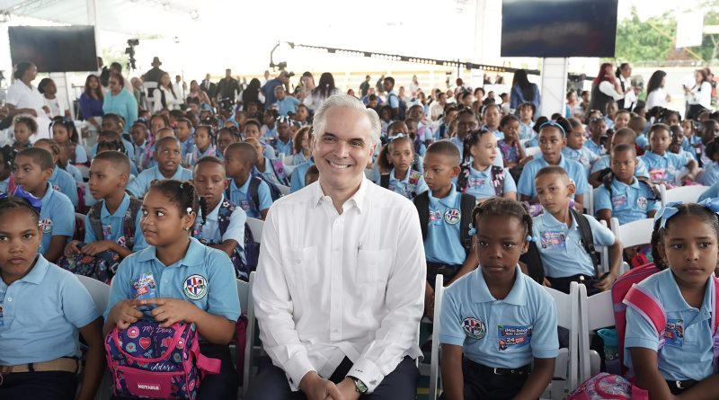 Más de 2.6 millones de estudiantes regresan a las aulas para el año escolar 2026-2027