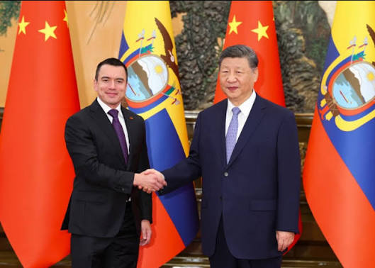Xi recibe a Noboa en Pekín en su primera visita de Estado a China Xi recibe a Noboa en Pekín en su primera visita de Estado a China