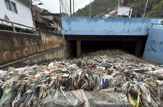 Al menos seis desaparecidos y decenas de viviendas afectadas en Venezuela por las lluvias Al menos seis desaparecidos y decenas de viviendas afectadas en Venezuela por las lluvias