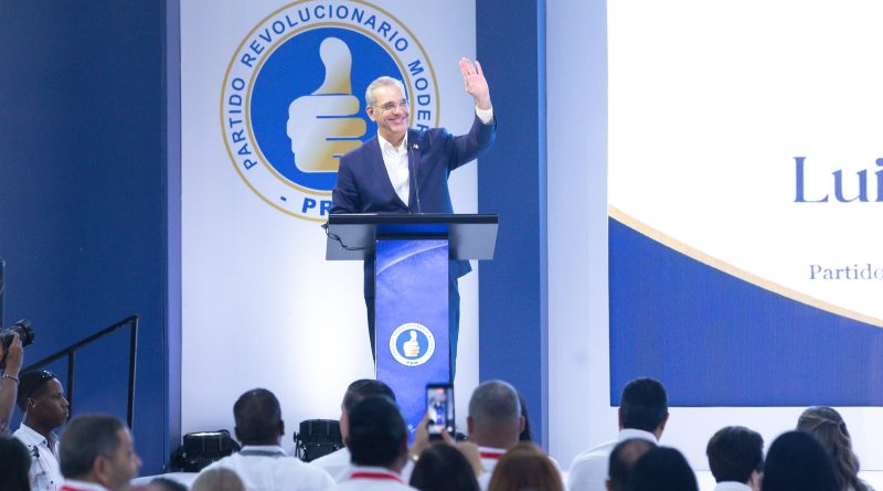 Abinader encabeza juramentación de nuevas autoridades del PRM Abinader encabeza juramentación de nuevas autoridades del PRM