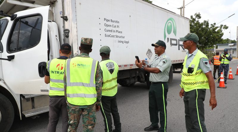 Autoridades fiscalizan 41 vehículos pesados por violar restricción de carril izquierdo