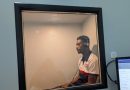 Atleta dominicano Christopher Melenciano recibe auxiliares auditivos de alta tecnología