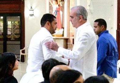 Abinader asiste a misa novenario en memoria de la madre de Miguel Medina