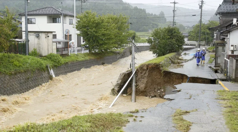 Japón amplía la alerta máxima por posibles deslizamientos de tierra a isla al sur de Tokio Japón amplía la alerta máxima por posibles deslizamientos de tierra a isla al sur de Tokio