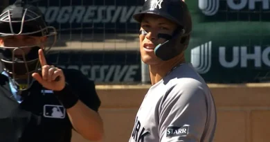 Judge abandona juego de los Yankees por rigidez en la pierna derecha