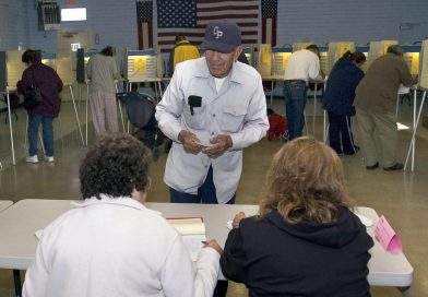 Un 38 % de votantes latinos está indeciso y 52 % de ellos prevé daños económicos por Trump