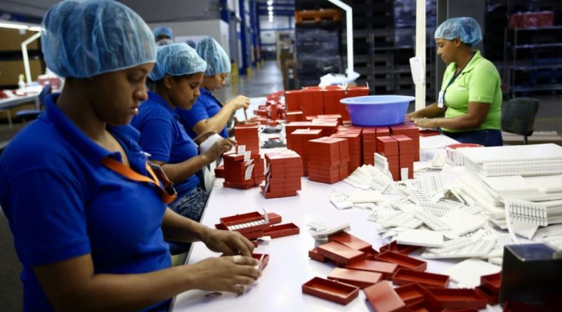 Sector comercial afirma que emplea a 1,044,961 trabajadores Sector comercial afirma que emplea a 1,044,961 trabajadores