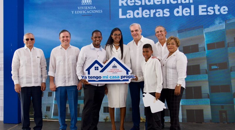 Gobierno entrega 224 apartamentos a familias vulnerables en San Antonio de Guerra Gobierno entrega 224 apartamentos a familias vulnerables en San Antonio de Guerra