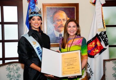 Alcaldía del Distrito Nacional reconoce a Joheirry Mola como hija adoptiva de Santo Domingo Alcaldía del Distrito Nacional reconoce a Joheirry Mola como hija adoptiva de Santo Domingo