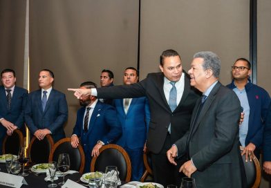 Leonel Fernández aborda con empresarios dominicanos en Nueva Jersey el papel de la diáspora
