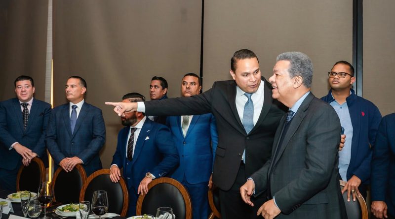 Leonel Fernández aborda con empresarios dominicanos en Nueva Jersey el papel de la diáspora