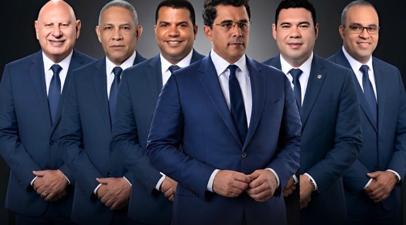 Cinco senadores anuncian respaldo a proyecto presidencial de David Collado Cinco senadores anuncian respaldo a proyecto presidencial de David Collado