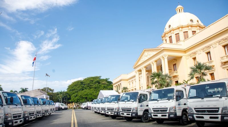 Gobierno entrega 50 camiones compactadores para mejorar la recogida de basura Gobierno entrega 50 camiones compactadores para mejorar la recogida de basura