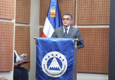 Diputado rechaza flexibilizar controles migratorios ante escasez de mano de obra agrícola Diputado rechaza flexibilizar controles migratorios ante escasez de mano de obra agrícola