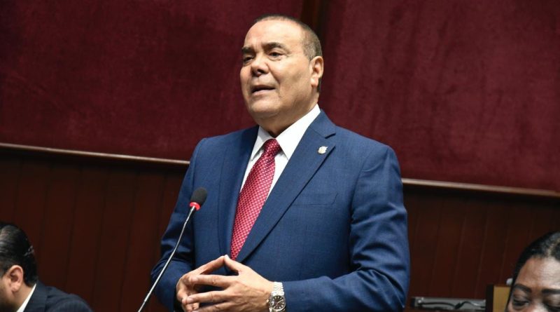 Diputado propone reducir 30 % los intereses de tarjetas de crédito y fijar tope anual de 45 %