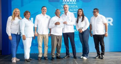 Abinader entrega 422 títulos de propiedad en Santo Domingo Norte