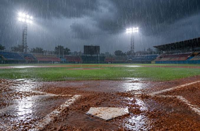 Lluvias obligan a suspender la jornada del béisbol profesional Lluvias obligan a suspender la jornada del béisbol profesional