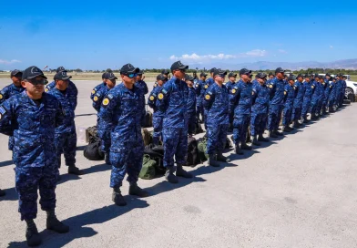 El Salvador despliega unos 1,300 soldados en Haití para hacer frente a las pandillas El Salvador despliega unos 1,300 soldados en Haití para hacer frente a las pandillas
