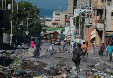 Familias desplazadas por la violencia de las bandas haitianas protestan en Puerto Príncipe Familias desplazadas por la violencia de las bandas haitianas protestan en Puerto Príncipe